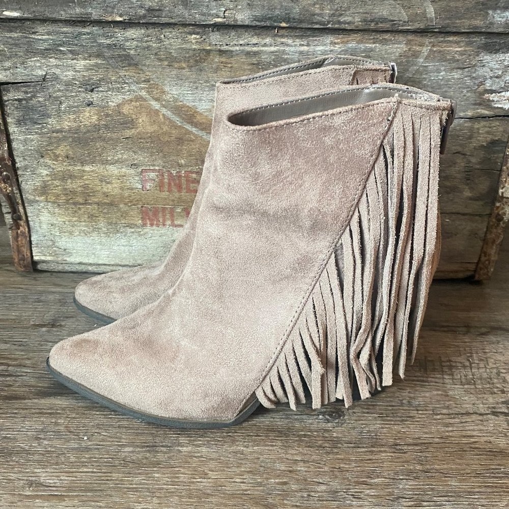 Candie's Suede Fringed Taupe Block Heel Booties Size 6